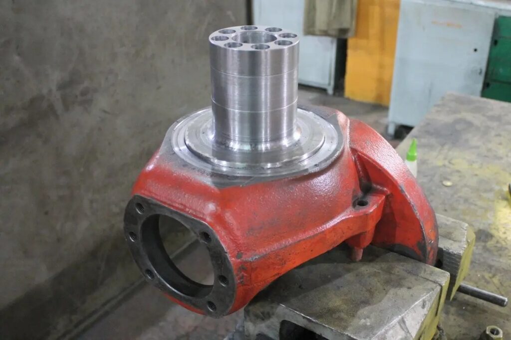 Восстановление поворотного кулака автопогрузчика Manitou