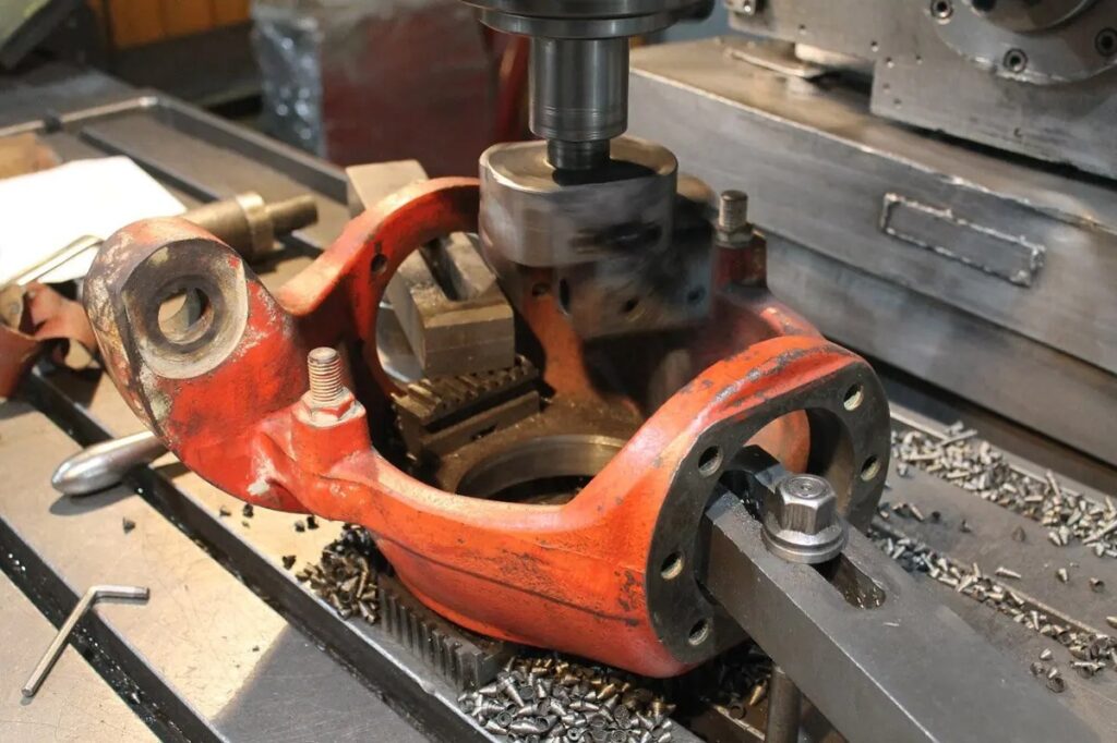 Восстановление поворотного кулака автопогрузчика Manitou