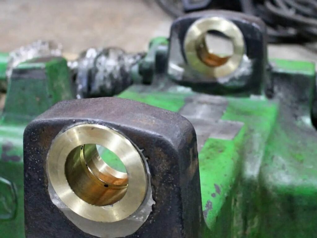 Ремонт креплений переднего моста трактора John Deere 6920 SE