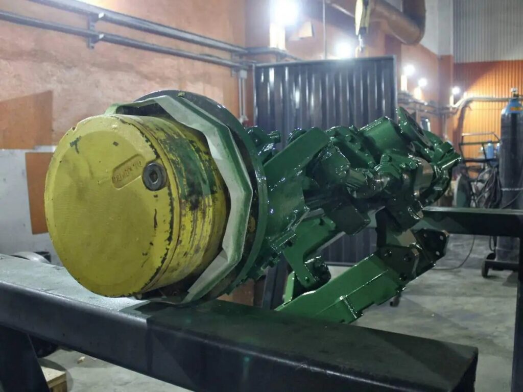 Ремонт креплений переднего моста трактора John Deere 6920 SE