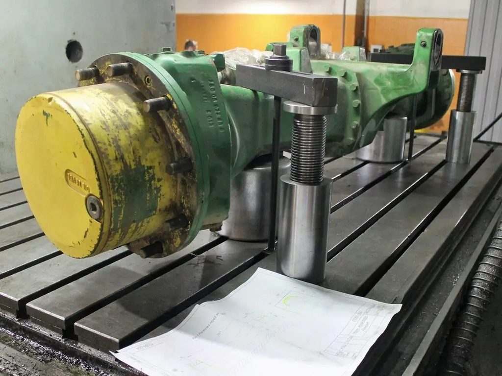 Ремонт креплений переднего моста трактора John Deere 6920 SE