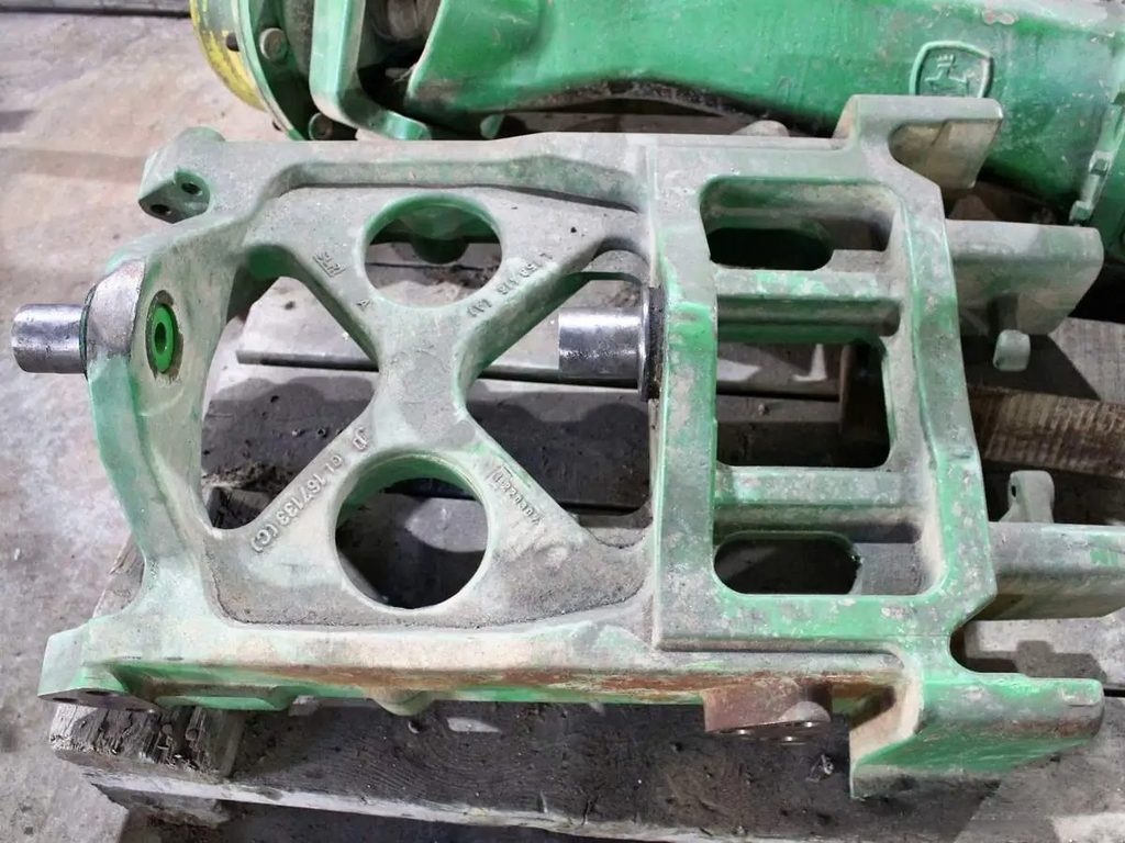 Ремонт креплений переднего моста трактора John Deere 6920 SE