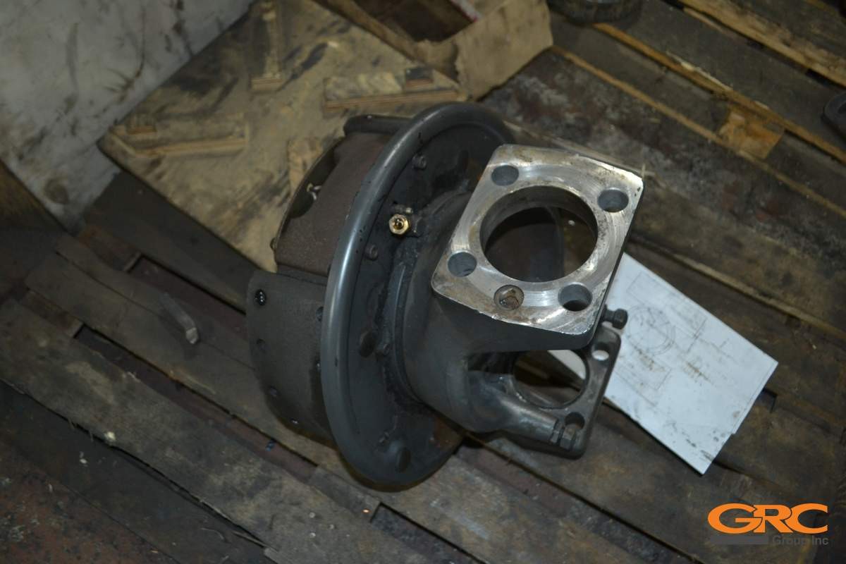 Восстановление проушин поворотного кулака аэродромного тягача TUG 50