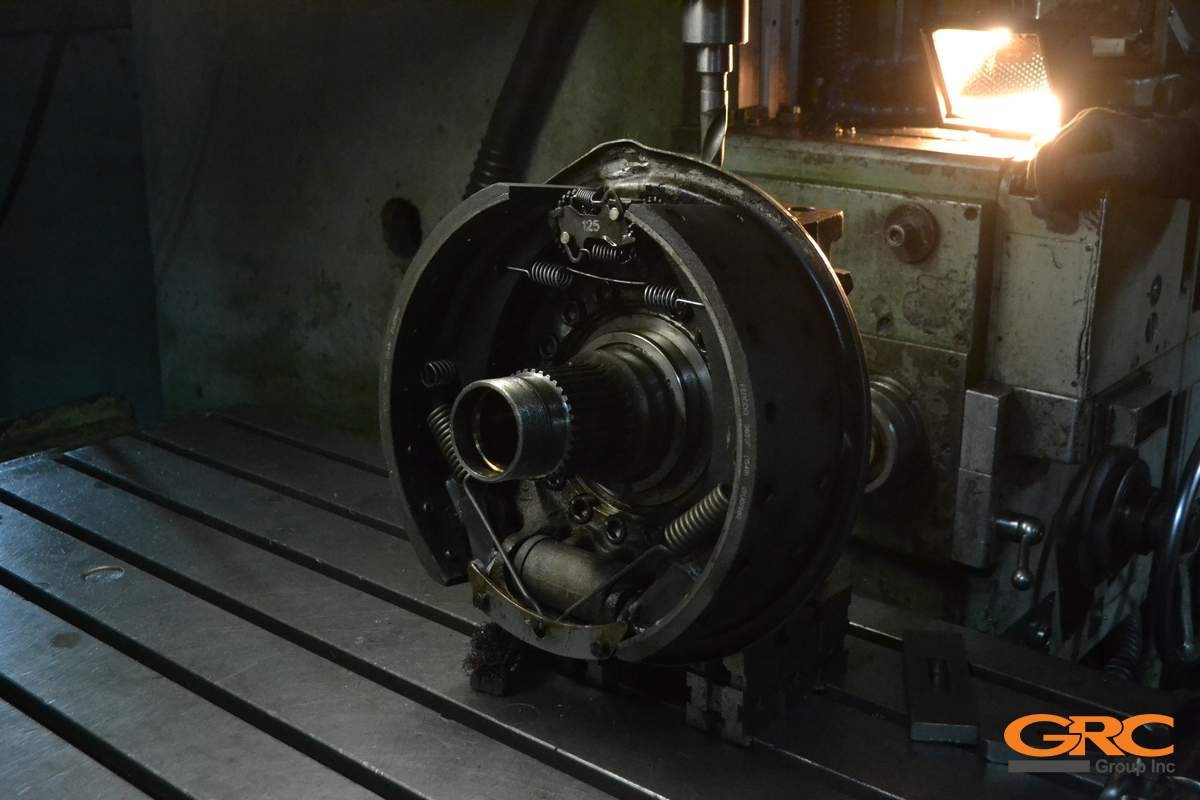 Восстановление проушин поворотного кулака аэродромного тягача TUG 50