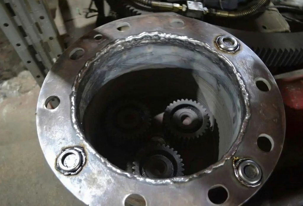 Ремонт ступиц колесного экскаватора Hitachi ZX180W