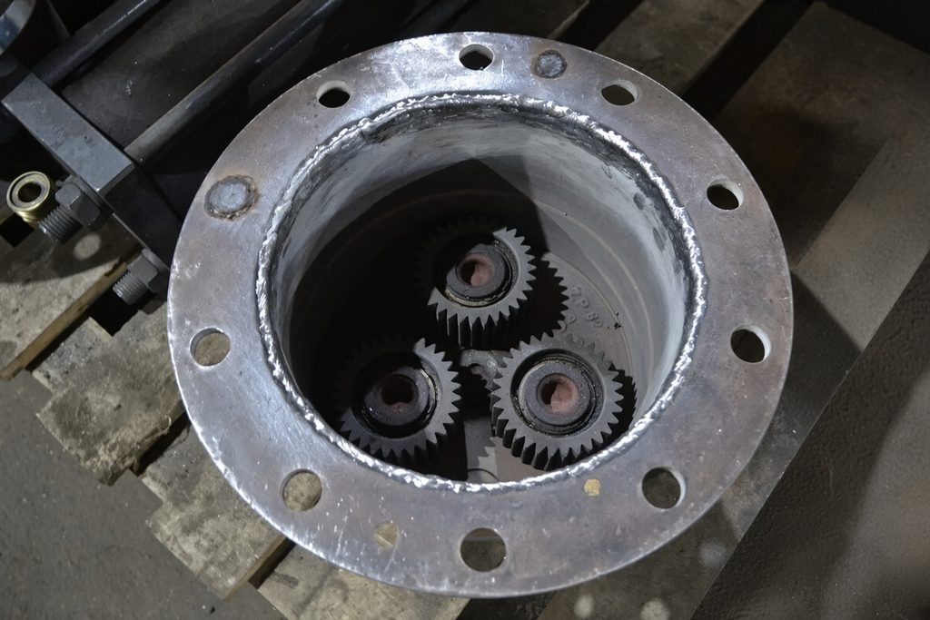 Ремонт ступиц колесного экскаватора Hitachi ZX180W