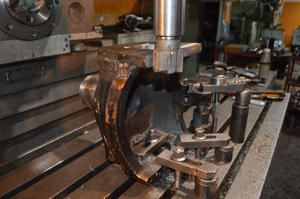Ремонт поворотных кулаков HITACHI ZX 160