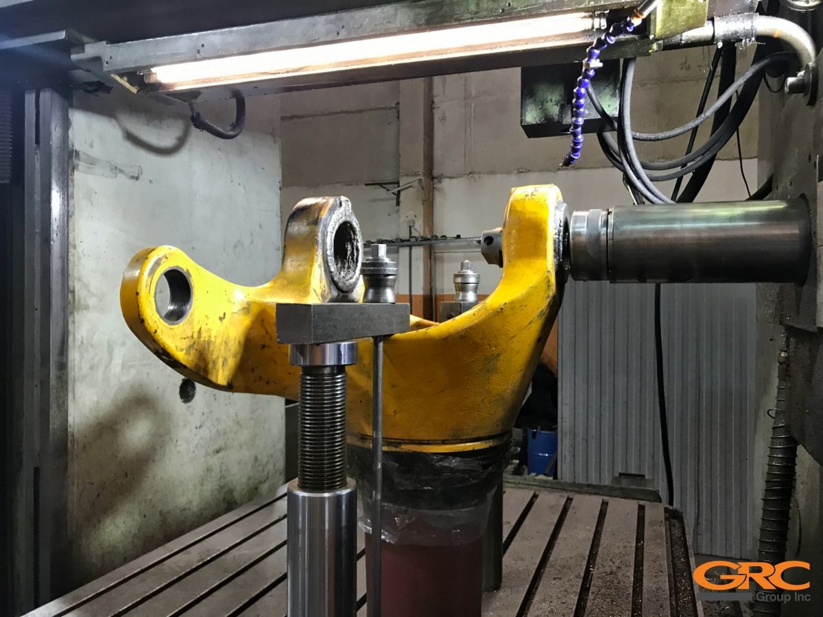 Ремонт устройства сочленения рамы самосвала Volvo